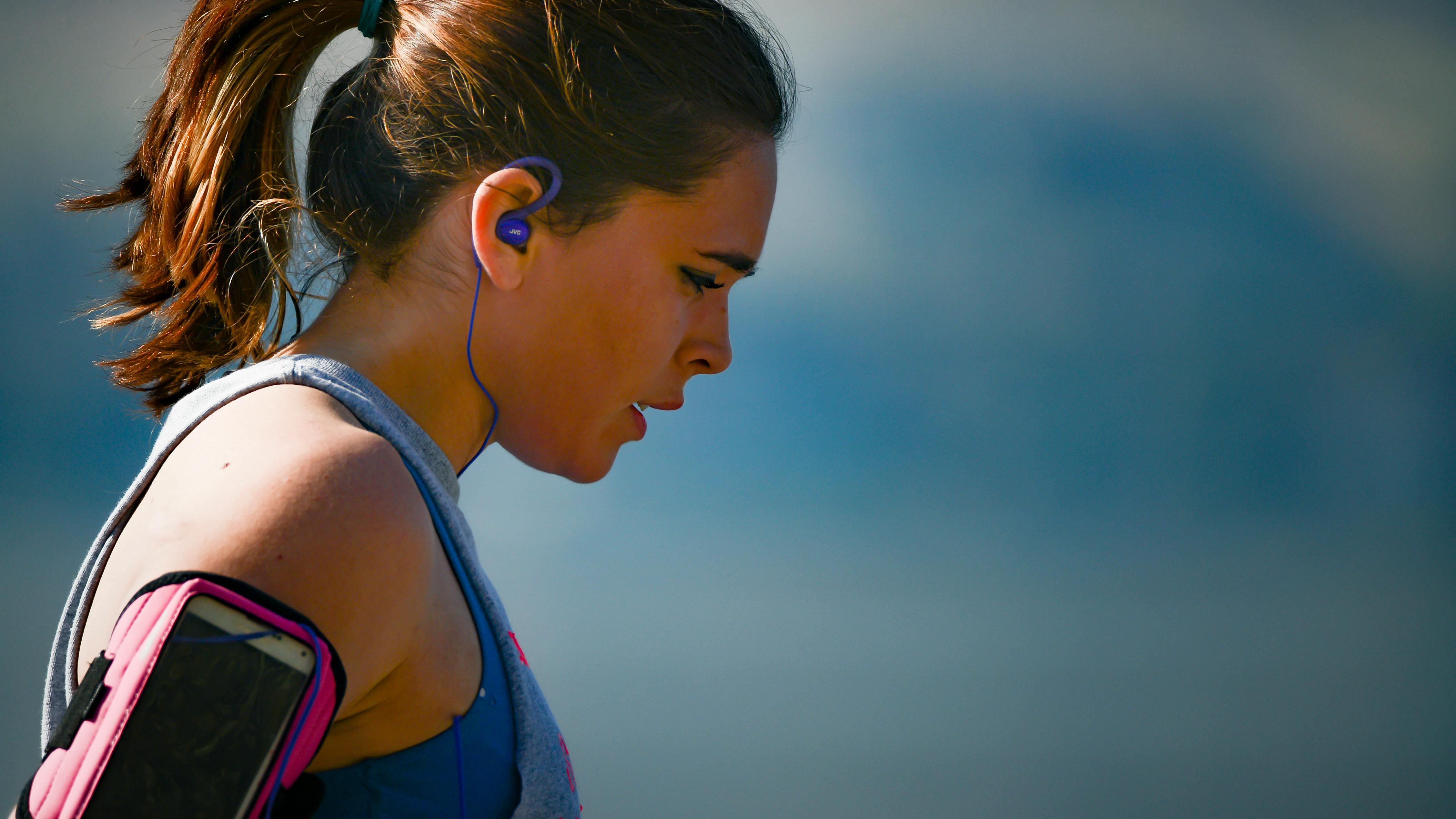 The Ultimate Guide to Carrying Your Phone While Running
